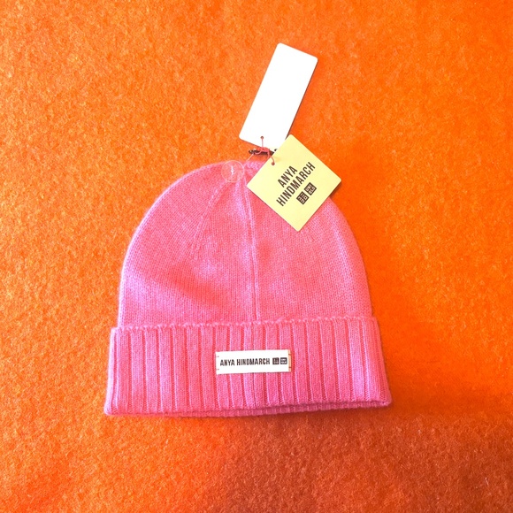 Anya Hindmarch Uniqlo collab pink 100% cashmere knitted beanie hat tuque NWT - Picture 6 of 8
